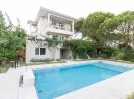 Spacious Exquisite 5BR Villa with Private Pool