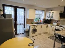Monyhull Homestay - near City centre Kingsheath NIA NEC BHX