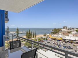 Seaside Escape with Pool, Balcony and Views，位于雷德克利夫的酒店