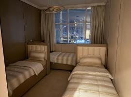 5 Min To Dubai Mall DownTown Dormitory Rooms M & F，位于迪拜的旅馆