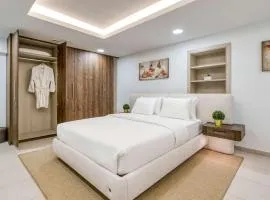 Voula Luxury Modern Living 1 Bd Apt with Garden