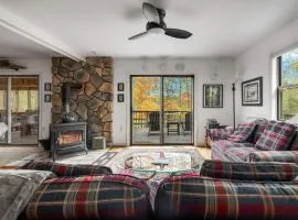 Hot Tub, Deck, Grill, Fire Pit, Game Room & WiFi