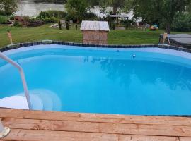 The Napanee Riverfront Place Inn，位于纳帕尼的酒店