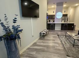 Beautiful Condo/Rooftop Patio With Free Parking