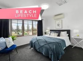 Sapphire by the Sea - Beach Family Modern