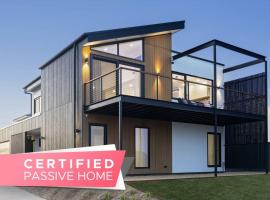 Eco-Luxe Retreat - Certified Passive Home，位于芒特巴克的酒店