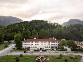 Lake Lure Inn and Spa，位于卢尔湖的酒店