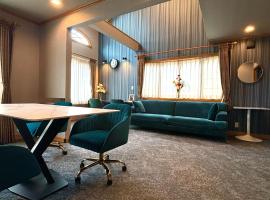 Five room 120 SKY TREE SENSOJI FreeParking 1292sqft，位于东京的酒店