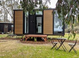 Tiny House 8 at Grampians Edge，位于Dadswells Bridge的酒店