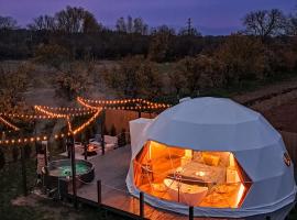 Green Garden Glamping Retezat，位于Bălan的豪华帐篷