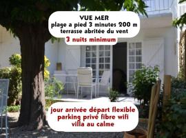 VUE MER PLAGE a pied 3 minutes 200 m villa parking privé wifi fibre abritée du vent st pierre la mer，位于弗勒里的酒店