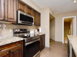 Jacuzzi Suite with King bed, full kitchen