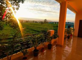 Airport Luxury Nature Homestay- Near Jolly Grant Airport Dehradun，位于Doiwāla的酒店