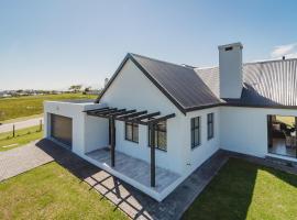 35 Brookside on Kingswood Golf Estate，位于乔治的酒店