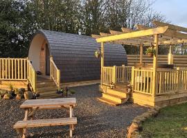Campsie Luxury Pods with hot tub，位于格拉斯哥的豪华帐篷