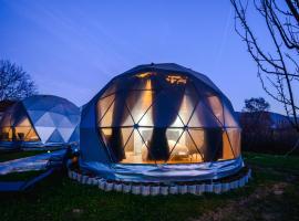 Sun Garden Glamping Domes，位于克利默内什蒂的豪华帐篷