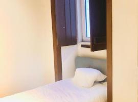 Private Room 202 in Guest House da Fonte，位于菲盖拉-达福什的酒店