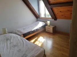 Chambre privée 2 dans jolie maison de ville