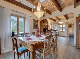 Leśny Dworek Sominy - Dom z Sauną i Kominkiem，位于Sominy的酒店