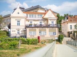 Penzion Nad Lávkou，位于乌赫尔布罗德的酒店