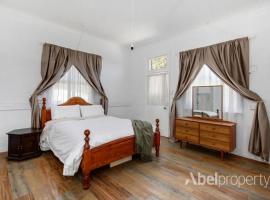 Historical cottage in the hills，位于Greenmount的酒店
