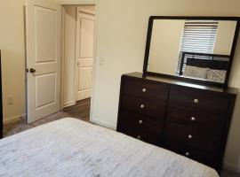 Queen bed cozy and nice，位于Between的酒店