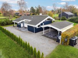 3 Bedroom Amazing Home In Stubbekøbing，位于斯图伯克宾的豪华型酒店