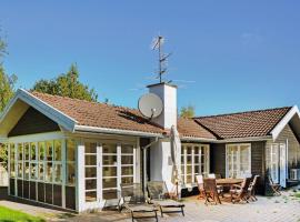 Holiday Home Hornbæk With Hot Tub Ix，位于霍恩拜克的酒店