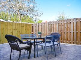 Entire House with Free Parking at North Miami!，位于迈阿密的酒店