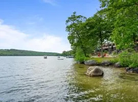 Waterfront 2 bed 2 bath (Suite 2)