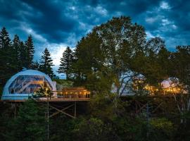 Domes Rocher Percé at Domaine Renard，位于佩尔塞的豪华帐篷营地