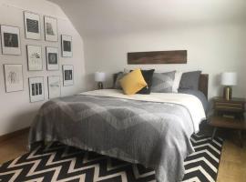Gallery Loft of Oak Park #1 Top Host in IL，位于奥克帕克的酒店