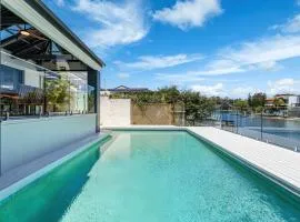 Luxury Waterside Oasis