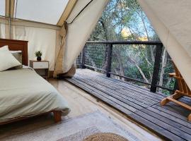 Gentle and Cozy Comfort in an Off-Grid Retreat，位于福尔布鲁克的酒店
