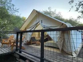 Gentle and Cozy Comfort in an Off-Grid Retreat