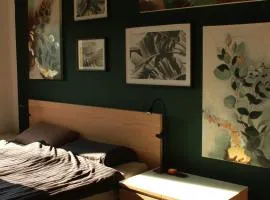 3 Raum Businessapartment in der Kulturhauptstadt 2025 #Kaffeevollautomat #65 Zoll TV mit Surround Soundanlage