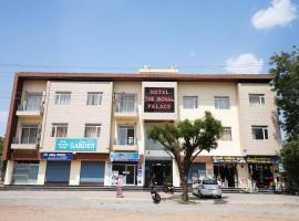 Hotel The Royal Palace，位于Ahār的酒店