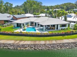 Lakeside Luxury, stroll to beach & restaurants- Pets Welcome，位于三一海滩的酒店
