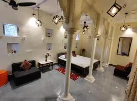 A ShivAngan Heritage Home Stay Near Ghat