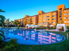 阿拉培温泉全包Spa度假村，位于特拉玛斯阿拉佩的带停车场的酒店