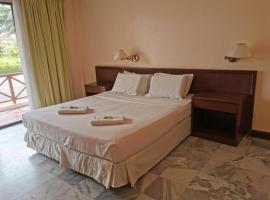 OYO 89972 Borneo Paradise Beach Hotel，位于哥打京那巴鲁的酒店