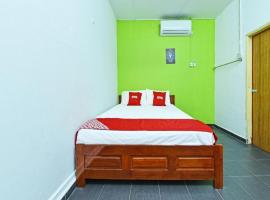 OYO 90315 Chalet Pantai Rantau Panjang，位于瓜拉弄宾的酒店