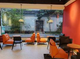 不负韶华青年旅馆，位于苏州的低价酒店