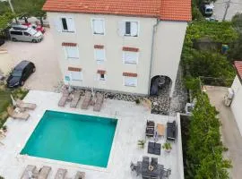 2 Bedroom Amazing Apartment In Lopar