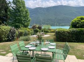 Casa Verso, au bord du lac d'Annecy avec vue，位于杜萨尔的酒店