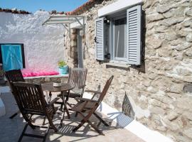 Caviro-traditional Stone House In Chora，位于萨莫色雷斯的酒店