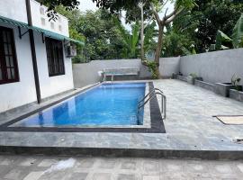 Colombo Villa Near Bolgoda Lake 5 Bed 2.5 Bath，位于皮利亚恩达拉的度假屋