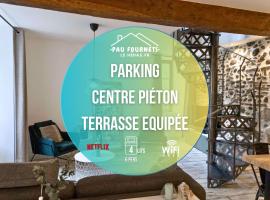 Maison dans le centre historique pour 6 personnes avec terrasse et parking，位于波城的酒店