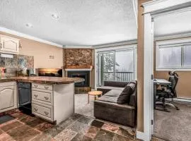Winter Escape On Perfection - Ski In Out, Pool & Hot Tub
