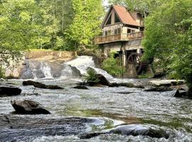 Lay Lodge at Falling Water Resort，位于Walhalla的酒店